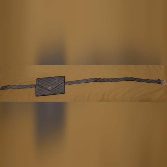 Michael Kors Monogram Grey Belt Bag L/XL - Picture 6 of 8